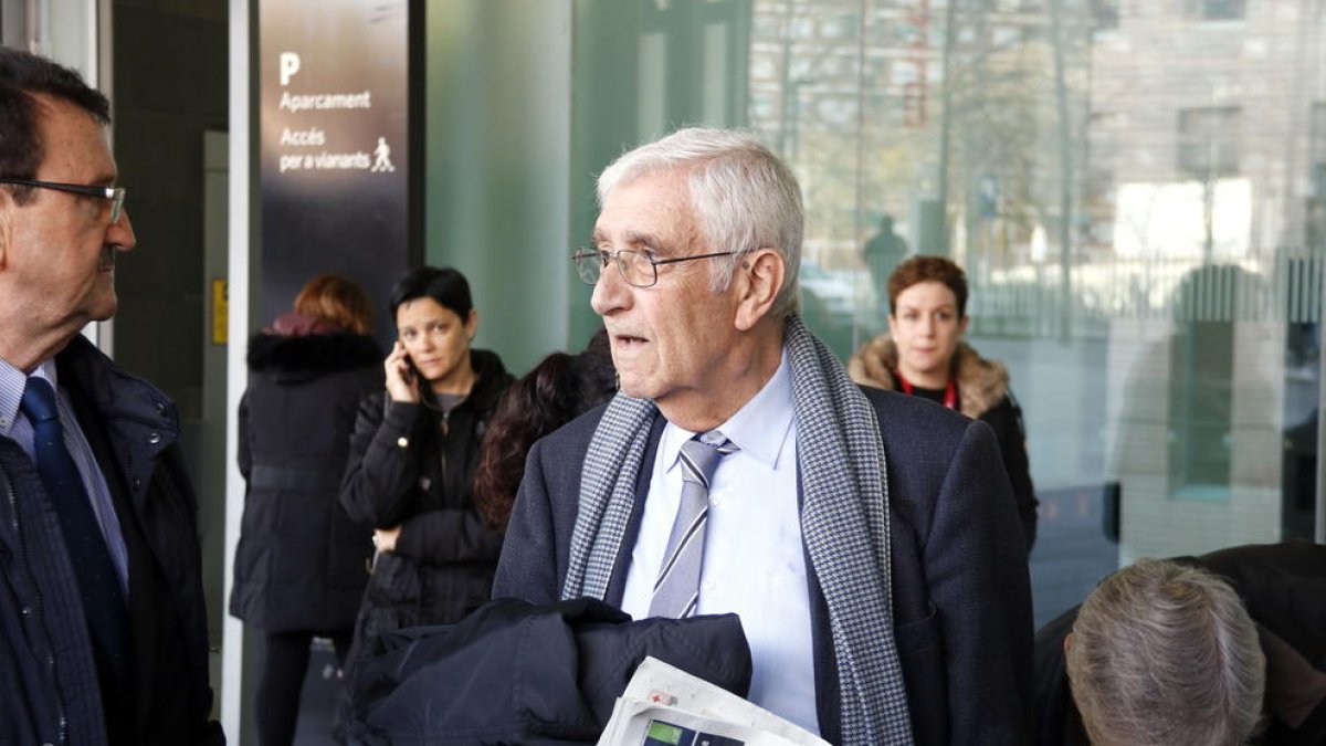 Daniel Osácar, ahir mentre esperava per entrar en la segona jornada del judici del ‘cas Palau’.