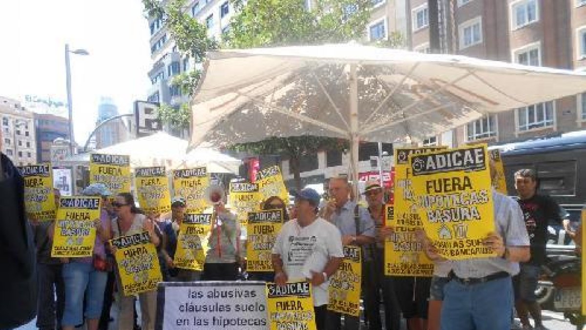 Foto d’arxiu d’una protesta contra els abusos bancaris.