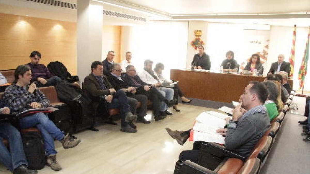 Joan Carles Garcia, en primer término, prometió ayer el cargo.