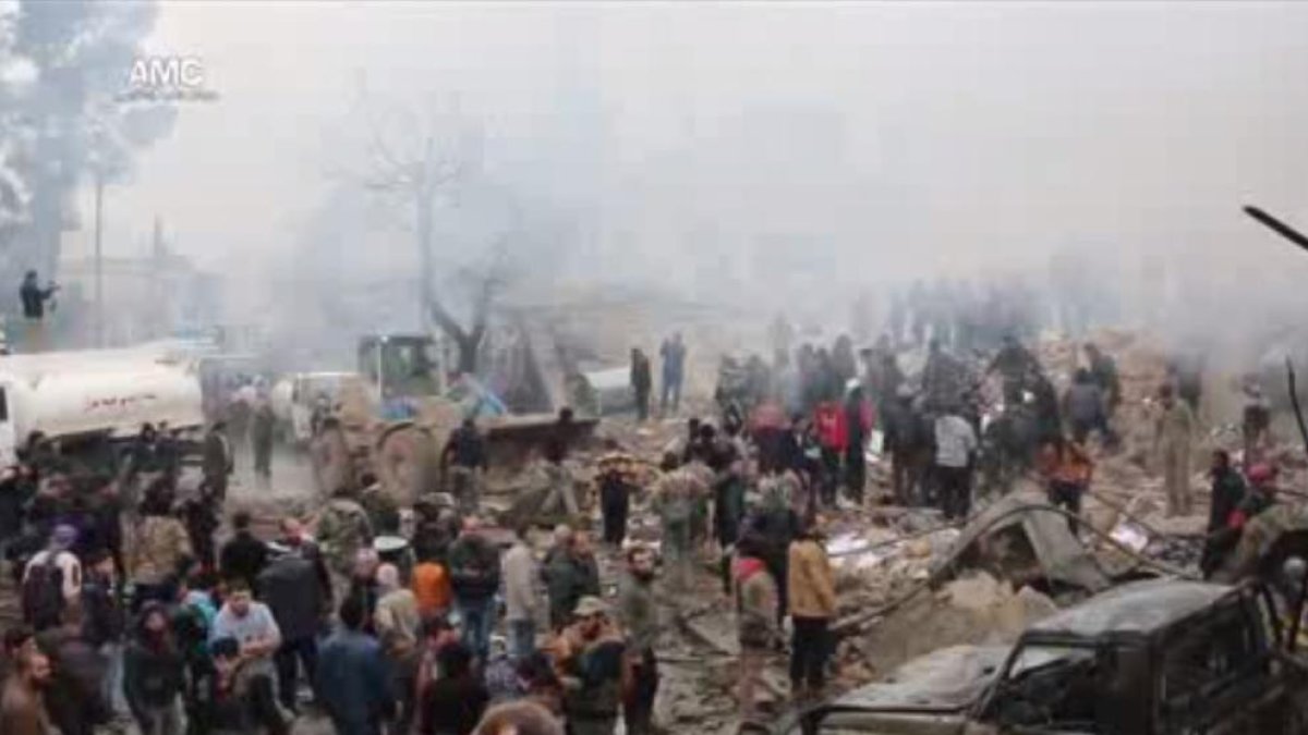 Un camión de combustible explotó en el centro de Azaz, Siria.