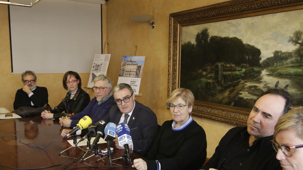 L’alcalde, Àngel Ros, va informar ahir de la concessió de la subvenció, amb regidors, el delegat de Cultura i el director del museu.