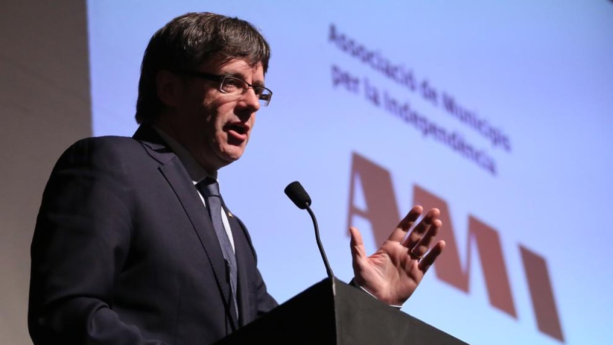 Puigdemont diu que manté el referèndum i que la partida està 'avalada'