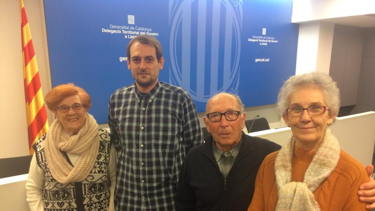 M. Teresa, ahir, amb Ivan (nét del desaparegut), Estanislao Agulló (gendre) i Brígida Llovera (nora).