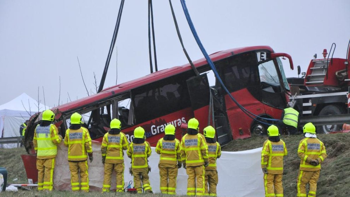 L’autocar sinistrat a França.