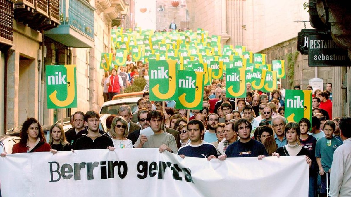 Imagen de archivo de una manifestación en el País Vasco contra el acoso escolar.