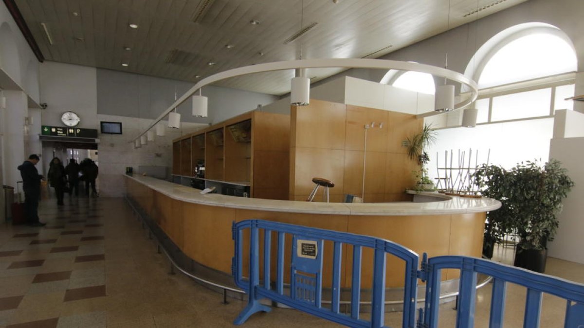 La cafetería de la estación de ferrocarril permanece cerrada desde el inicio del año.