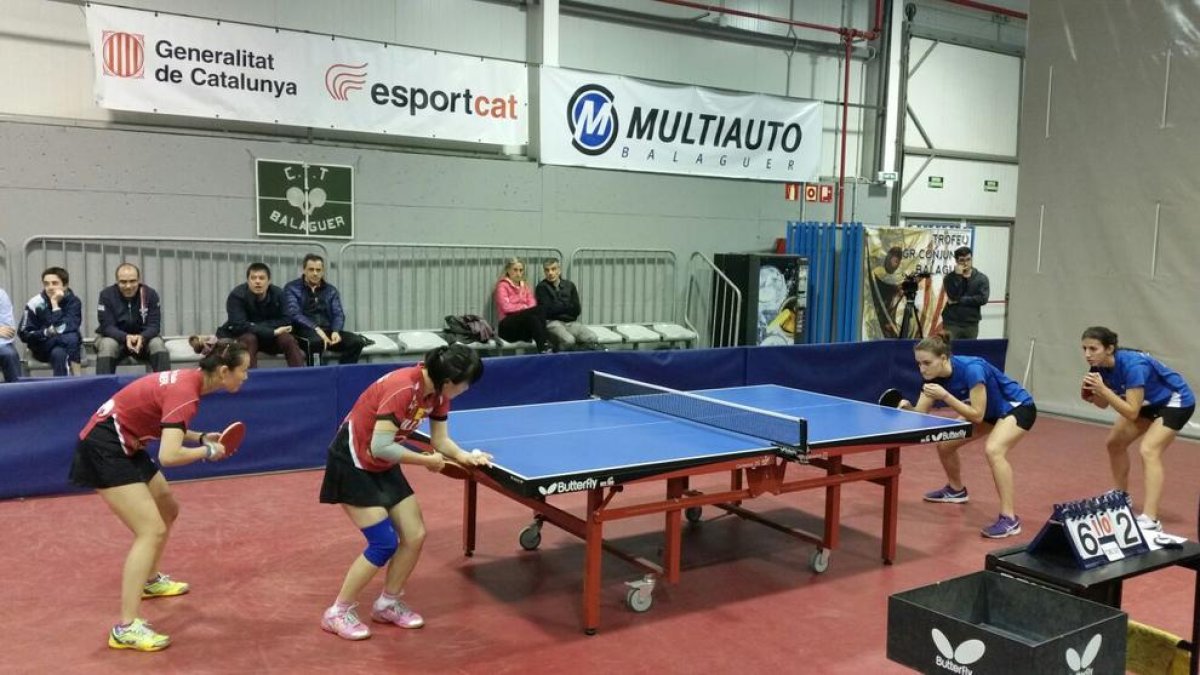 Ting Ting Wang y YanLan Li superaron en el partido de dobles a Laura Ramírez y Marina Ñíguez.