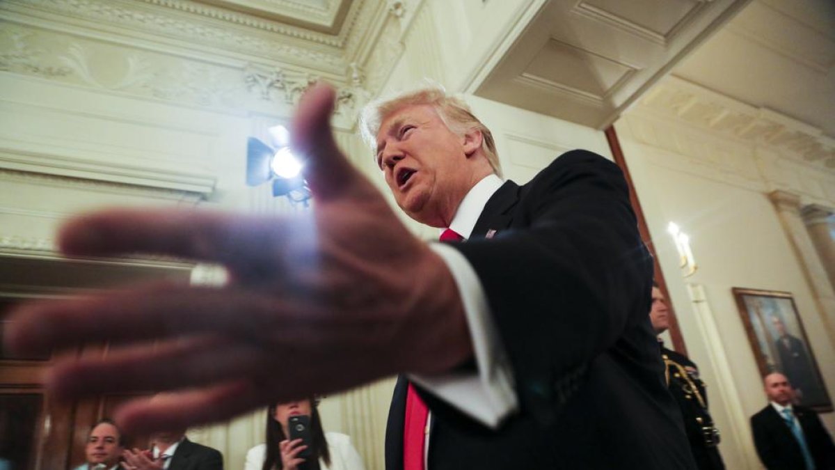 Donald Trump estudia separar els nens indocumentats dels seus pares quan travessin la frontera.