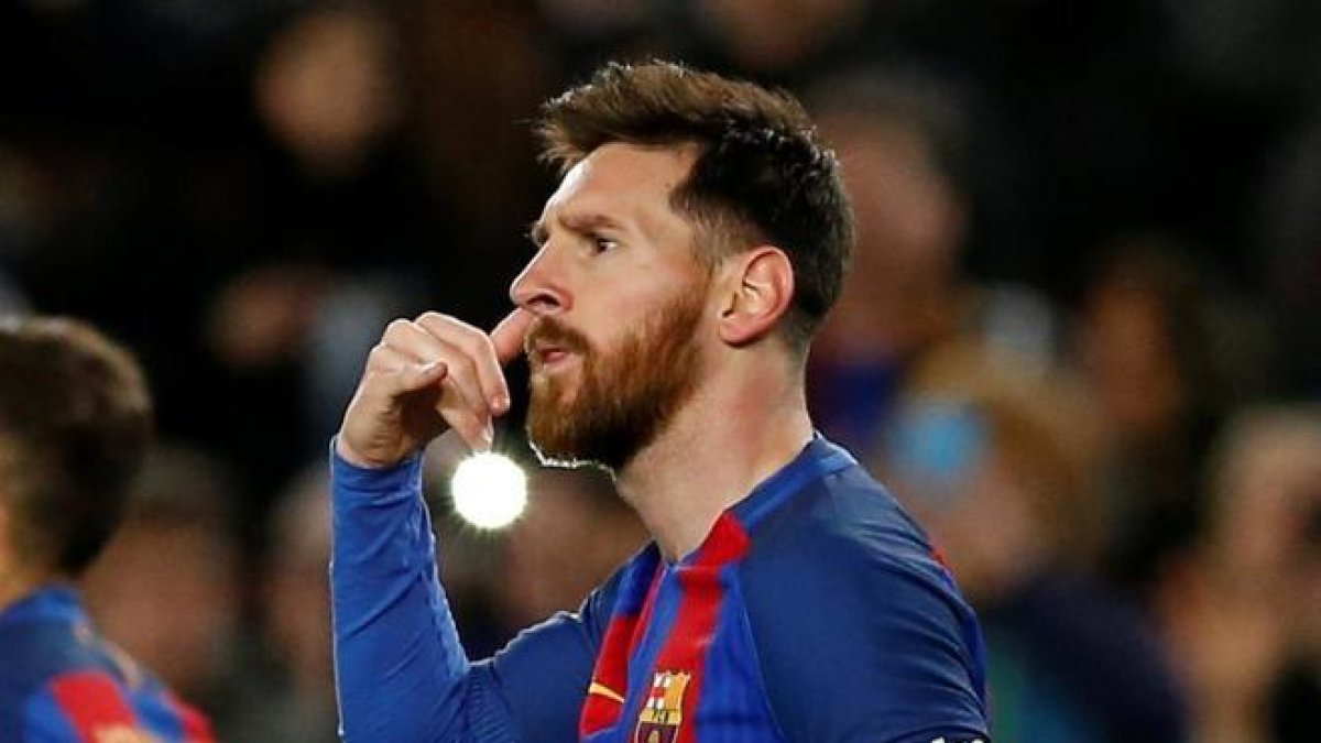 Messi va celebrar el gol com si truqués per telèfon.