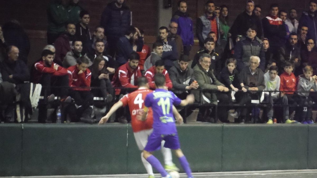 El Linyola superó en casa 6-4 al Lleida Lo Caragol en un derbi lleno de emoción y goles.