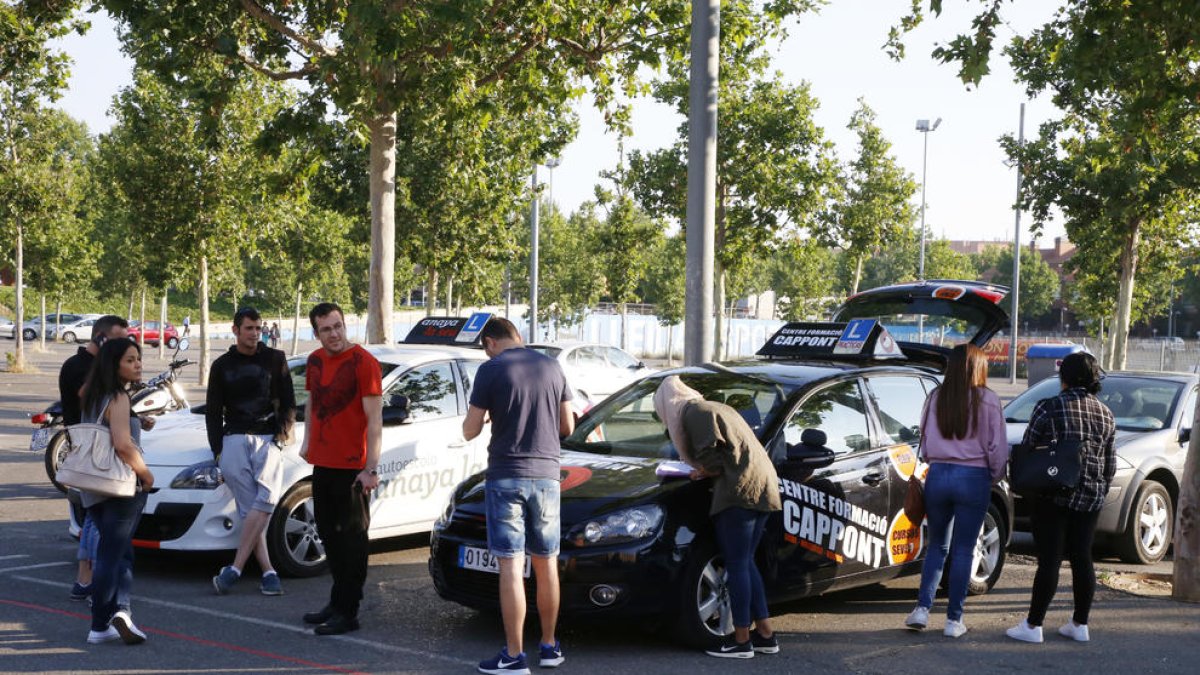 Seguiment total de la vaga d'examinadors de trànsit a Lleida