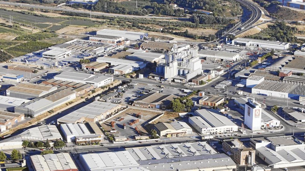Vista aérea de parte del polígono industrial El Segre, que prácticamente no tiene espacio vacío.