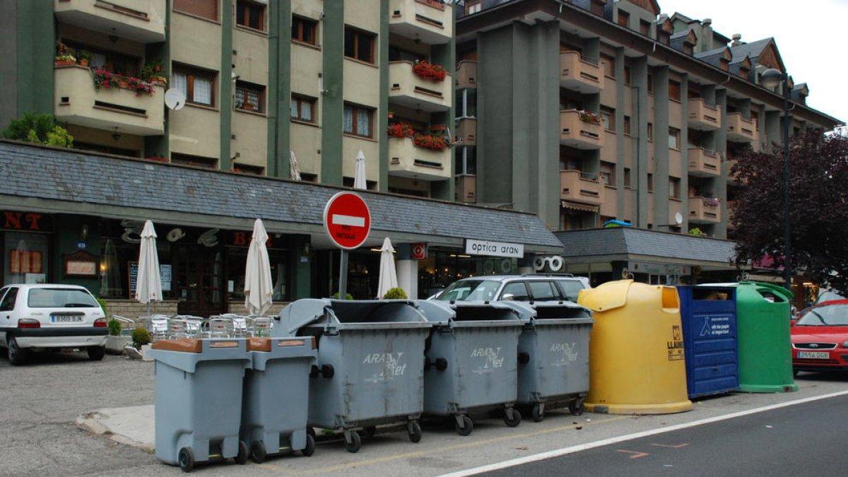Imatge d’arxiu d’una illa de contenidors a Aran.