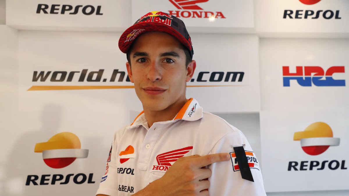 Marc Màrquez va portar un crespó negre en record del desaparegut Nicky Hayden.