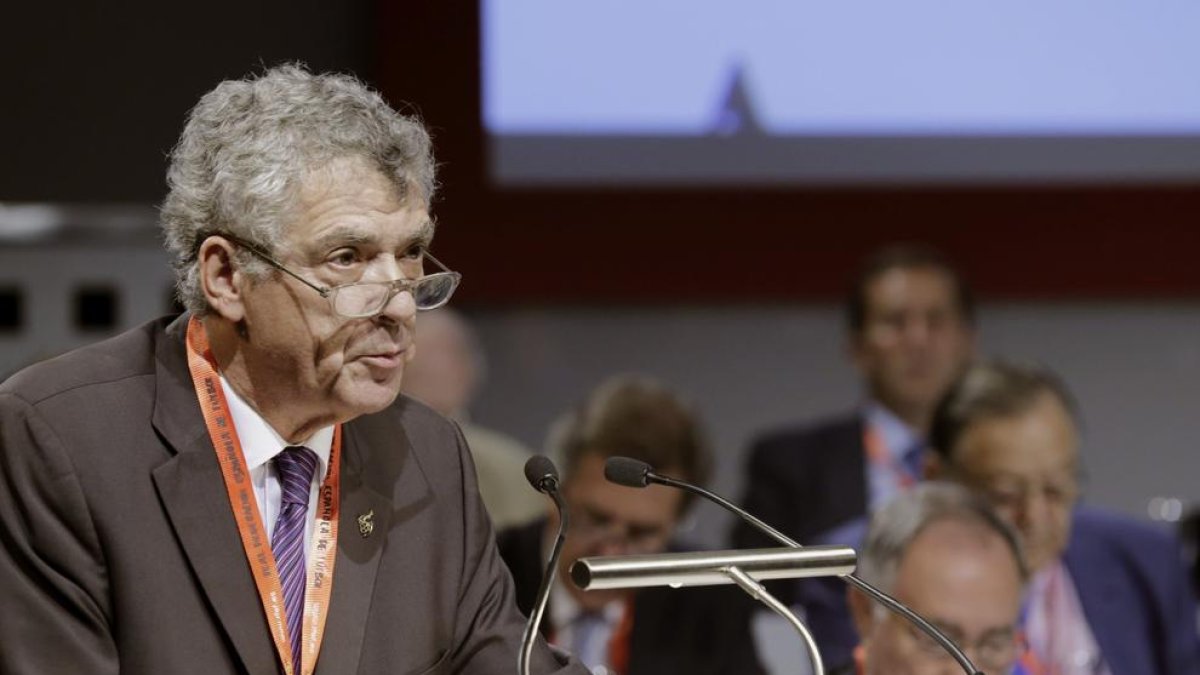 Ángel Villar durante una asamblea de la Federación Española.