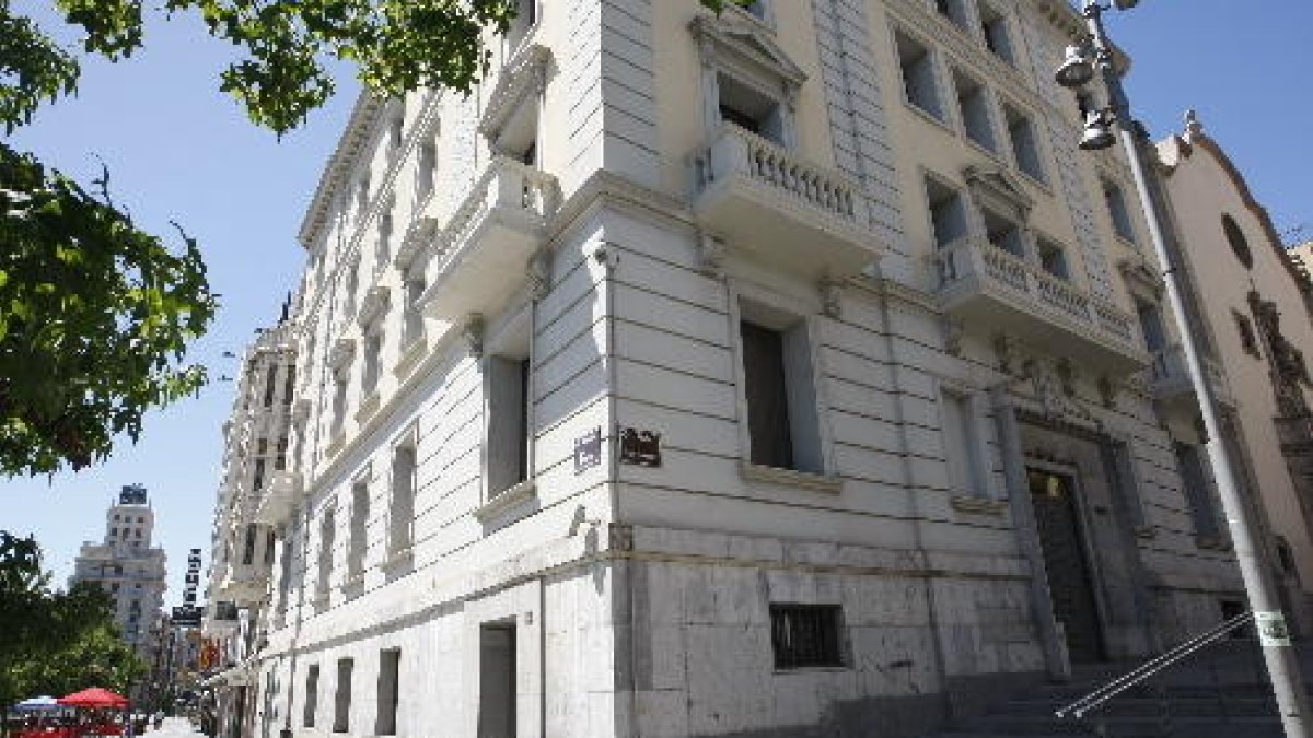 La sede del área municipal de Economía, situada en la esquina de Blondel y la plaza Sant Francesc.