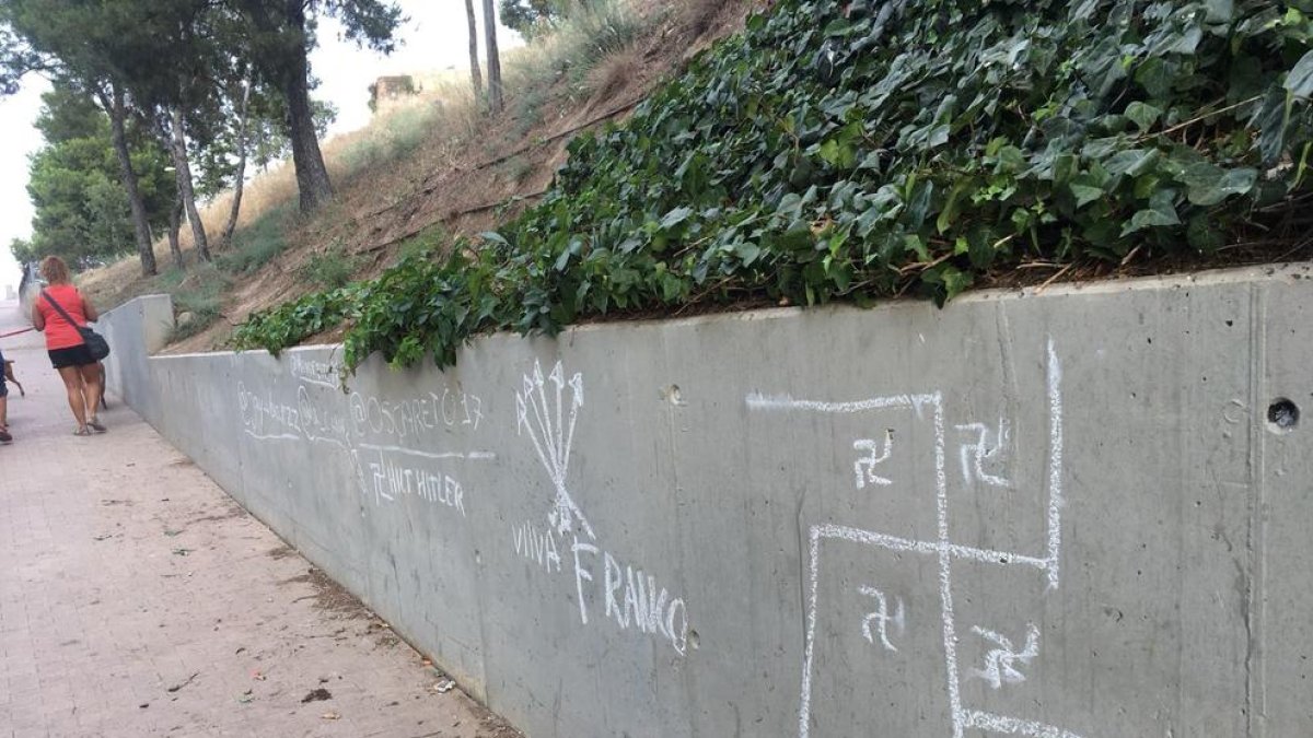 Pintadas nazis en el parque Santa Cecília