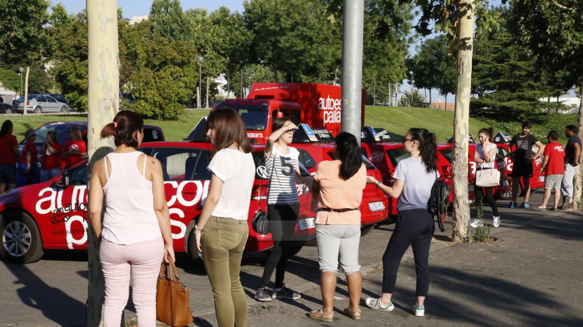 El 100% d'examinadors de trànsit de Lleida fa vaga