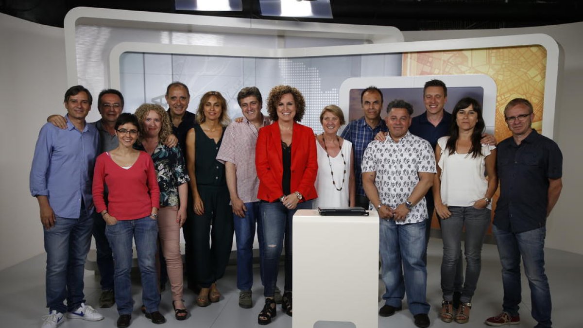 L’equip del TN comarques de TV3 a Lleida, ahir.