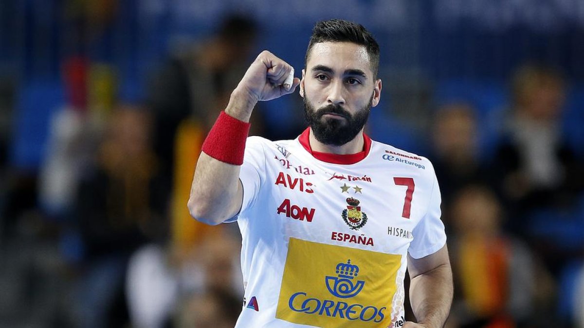Valero Ribera celebra uno de los goles que la selección de España marcó ayer a la de Angola.