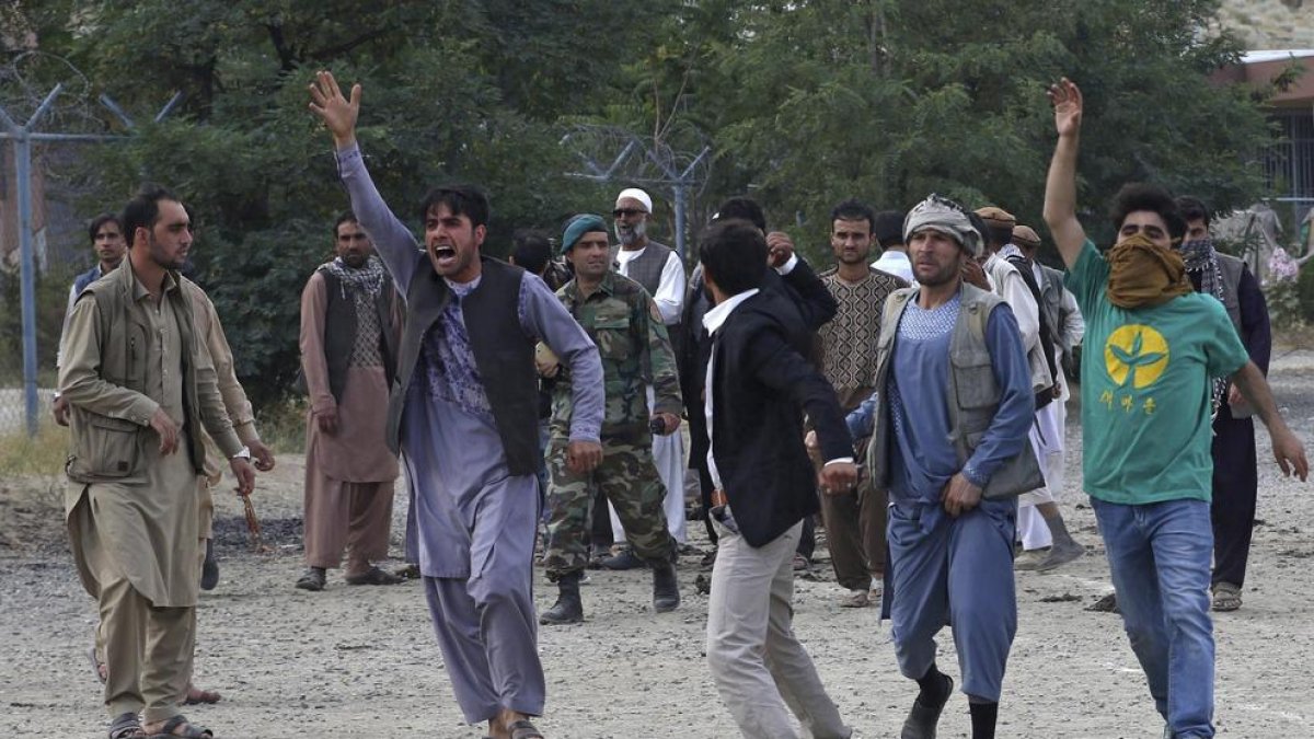 Almenys 20 morts i 87 ferits en un atac en un funeral a Kabul