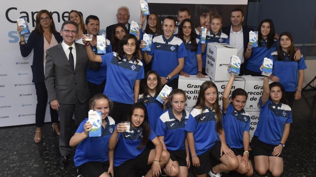 Campanya del Banc dels Aliments i la Caixa per recollir llet