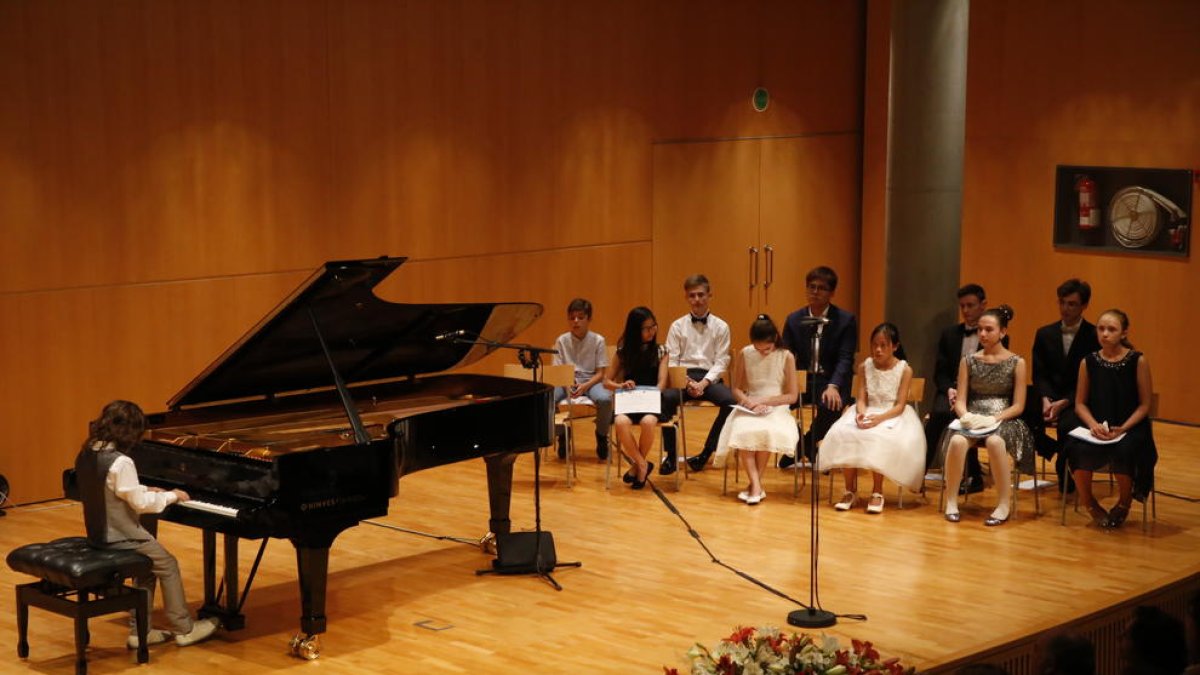 Jovencísimos participantes en el 1st Ricard Viñes Piano Kids and Youth.