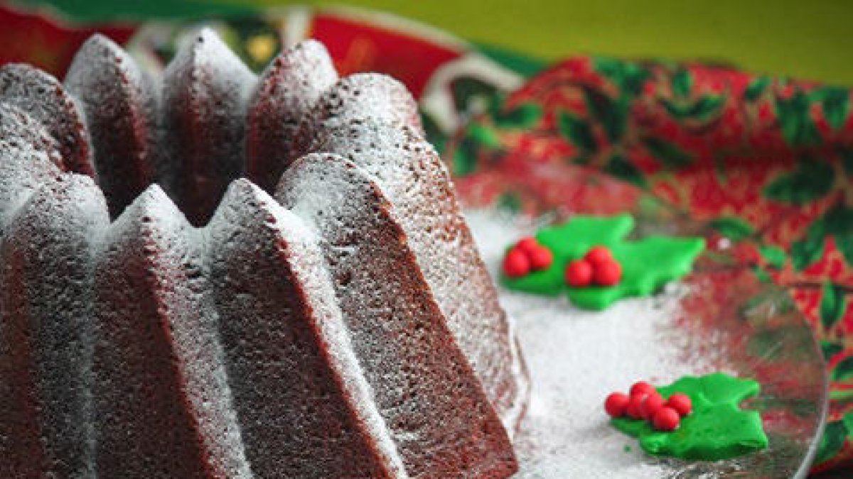 Red Velvet Christmas Bundt Cake