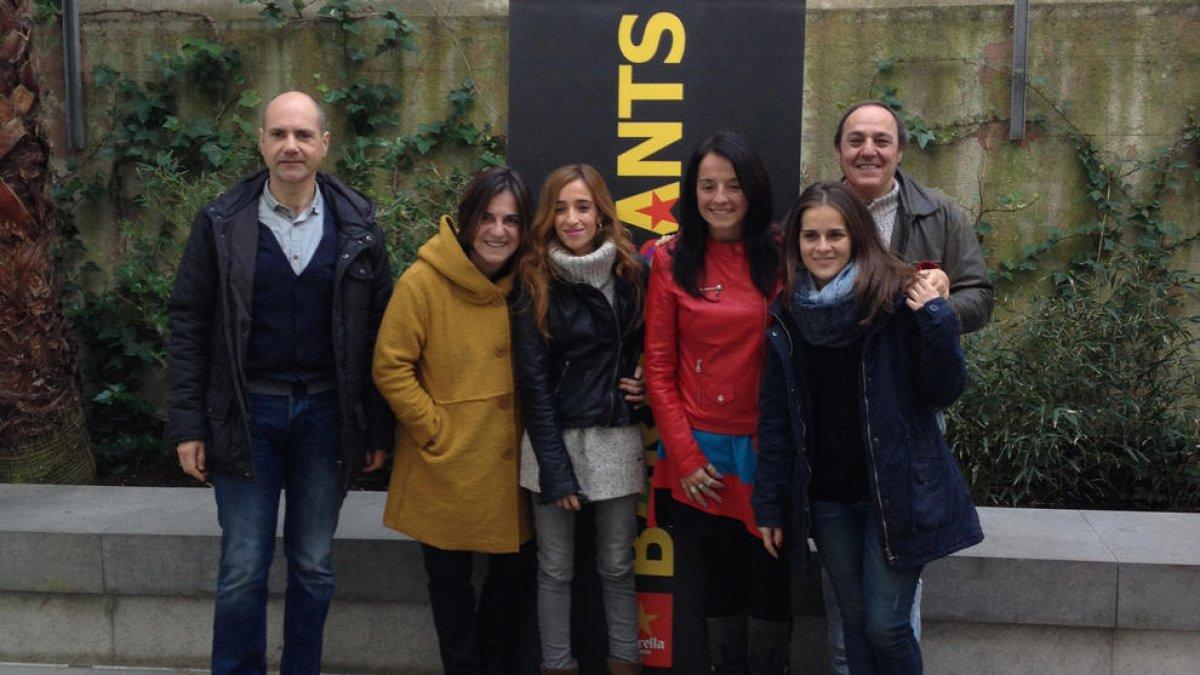 El responsable del Orfeó, el director del Barnasants y las cantantes.