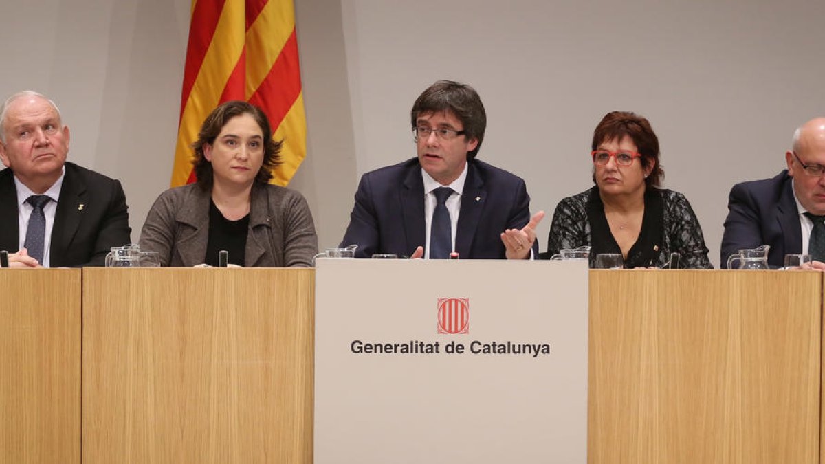 Front comú de Govern i municipis contra la pobresa energètica amb un conveni per a subministradors