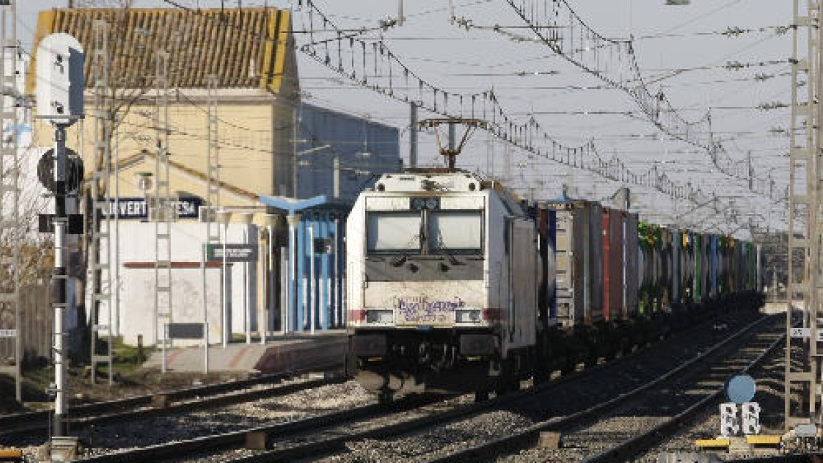 El mercaderies aturat a Puigverd que va ocasionar ahir problemes en la circulació de trens regionals.