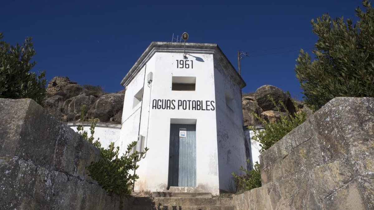 Els dipòsits d’aigua de Sanaüja.