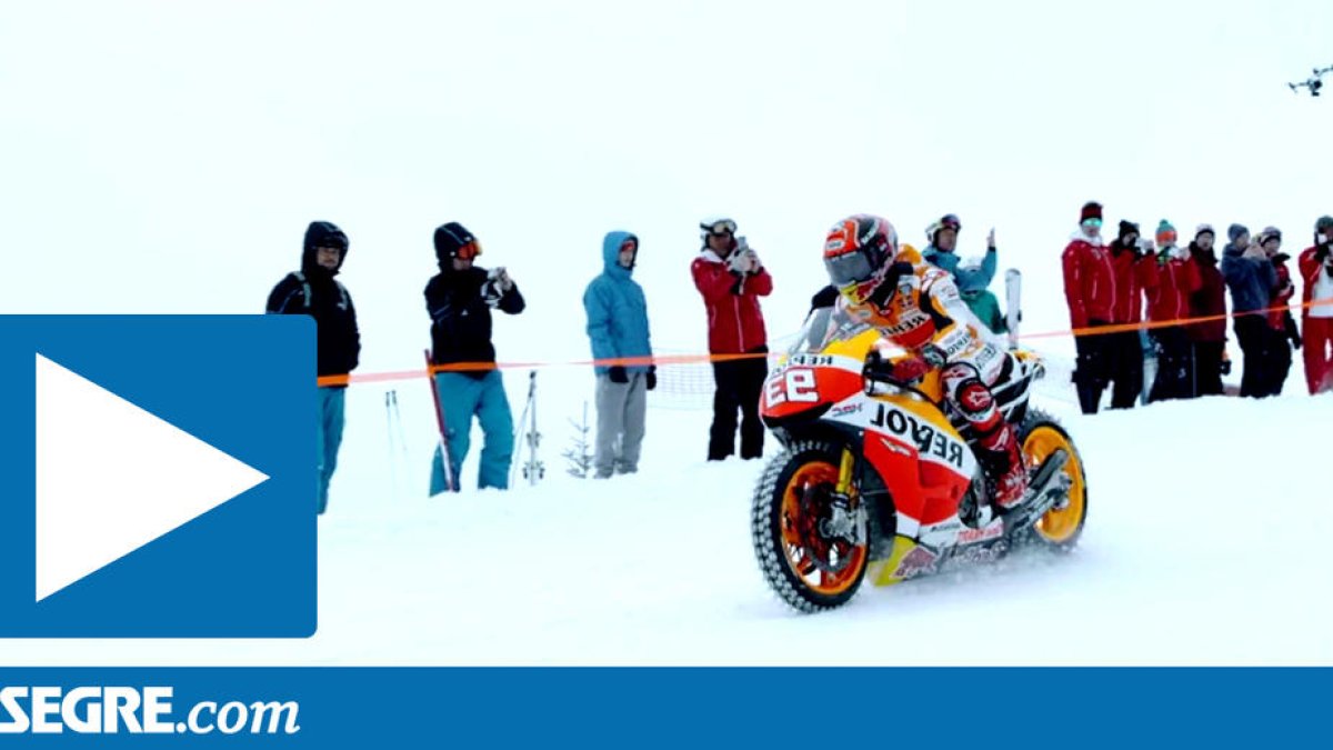 Marc Màrquez, en moto per una pista d'esquí