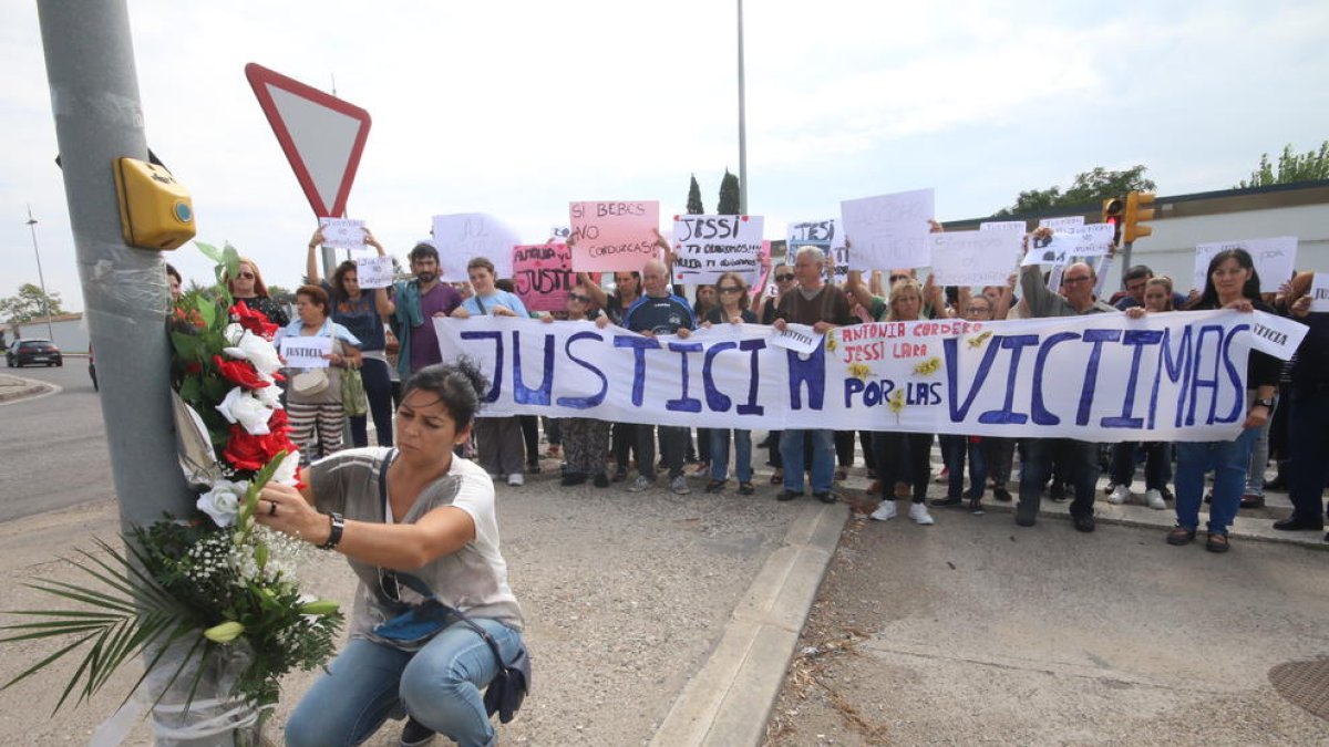 El conductor que atropelló mortalmente a dos mujeres en la rotonda del cementerio acepta 3 años y 8 meses de prisión