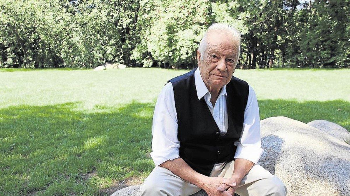 El músico y divulgador del folklore pirenaico Artur Blasco actuará hoy en la iglesia de Sorpe.