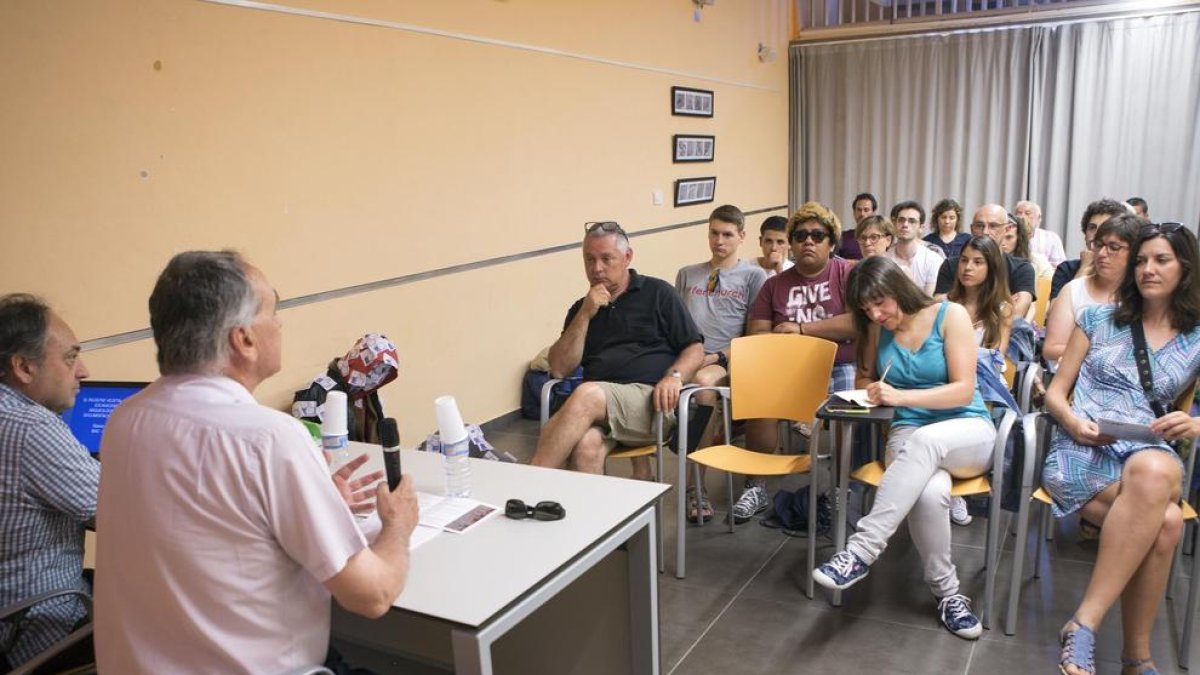 Presentació ahir del nou curs d’excavacions a Guissona.