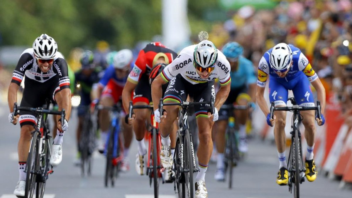 Peter Sagan va ser el més ràpid a l’esprint i va imposar-se a Michael Matthews i Daniel Martin.