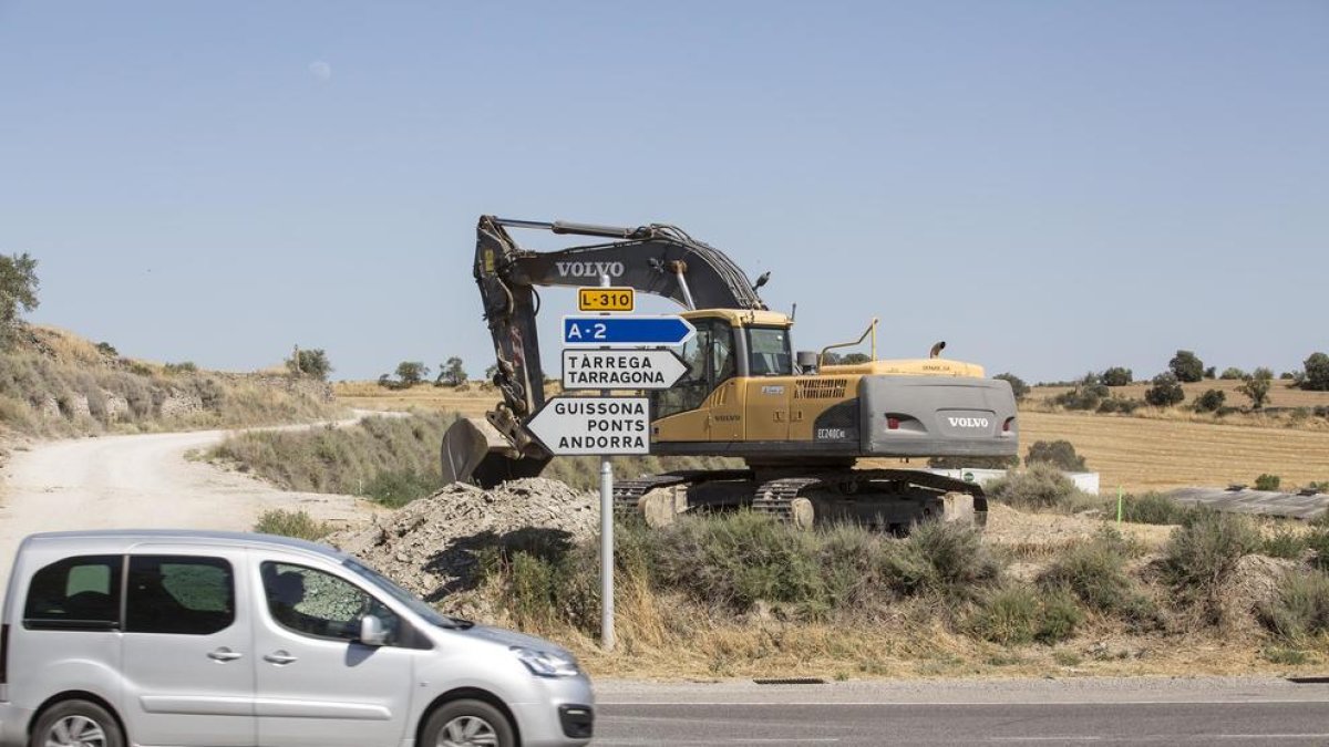 Els treballs al nucli de Gra, on es construirà una rotonda per facilitar-hi l’entrada.