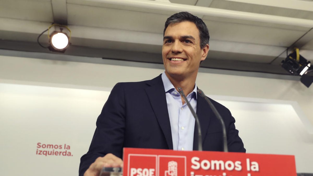 Sánchez assegura el seu suport a Rajoy si fa passos cap a una solució política de Catalunya