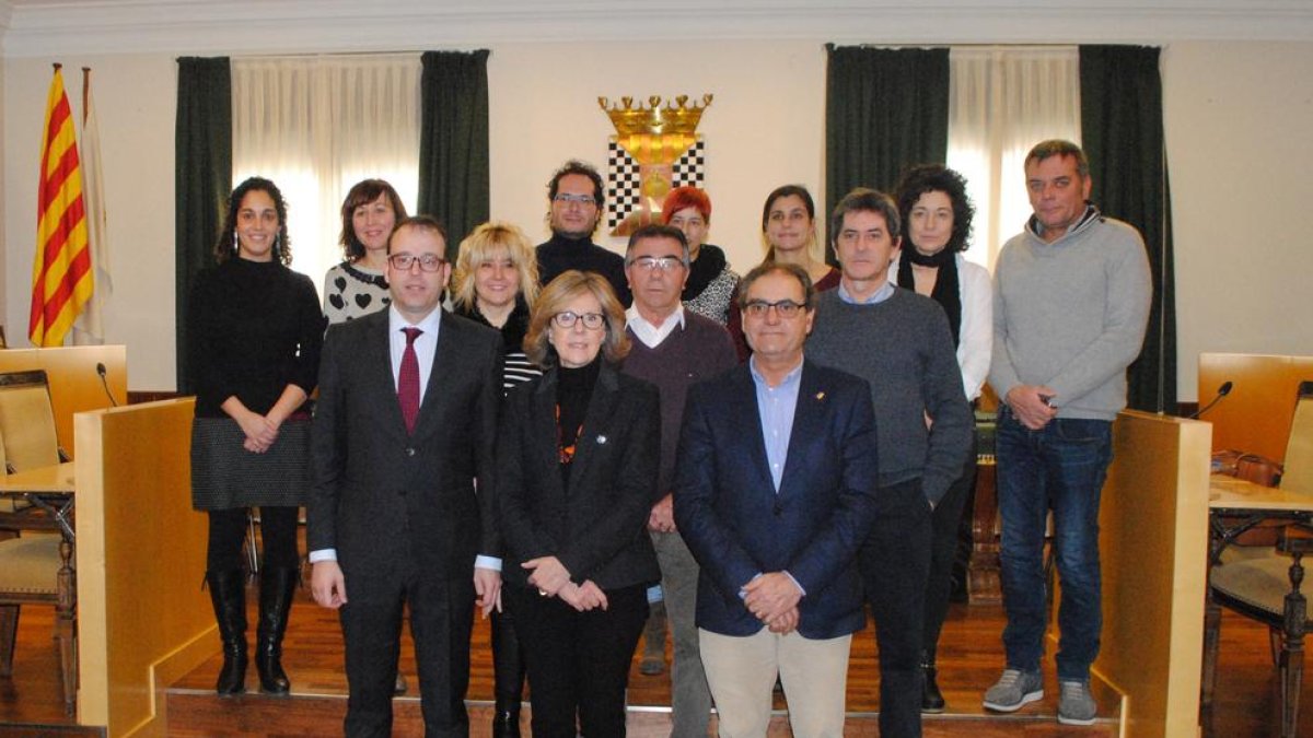 Anna Folch i Marc Solsona, amb els mediadors culturals de la ciutat i regidors del consistori.