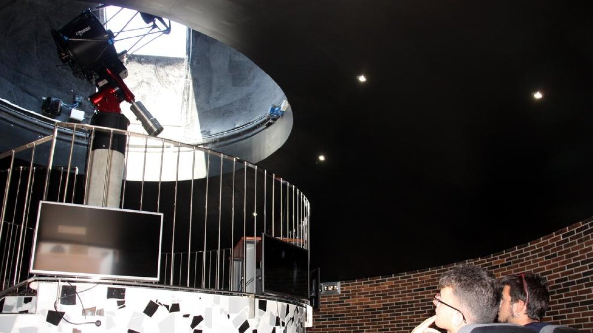 Visita de estudiantes al observatorio del universo de Àger.