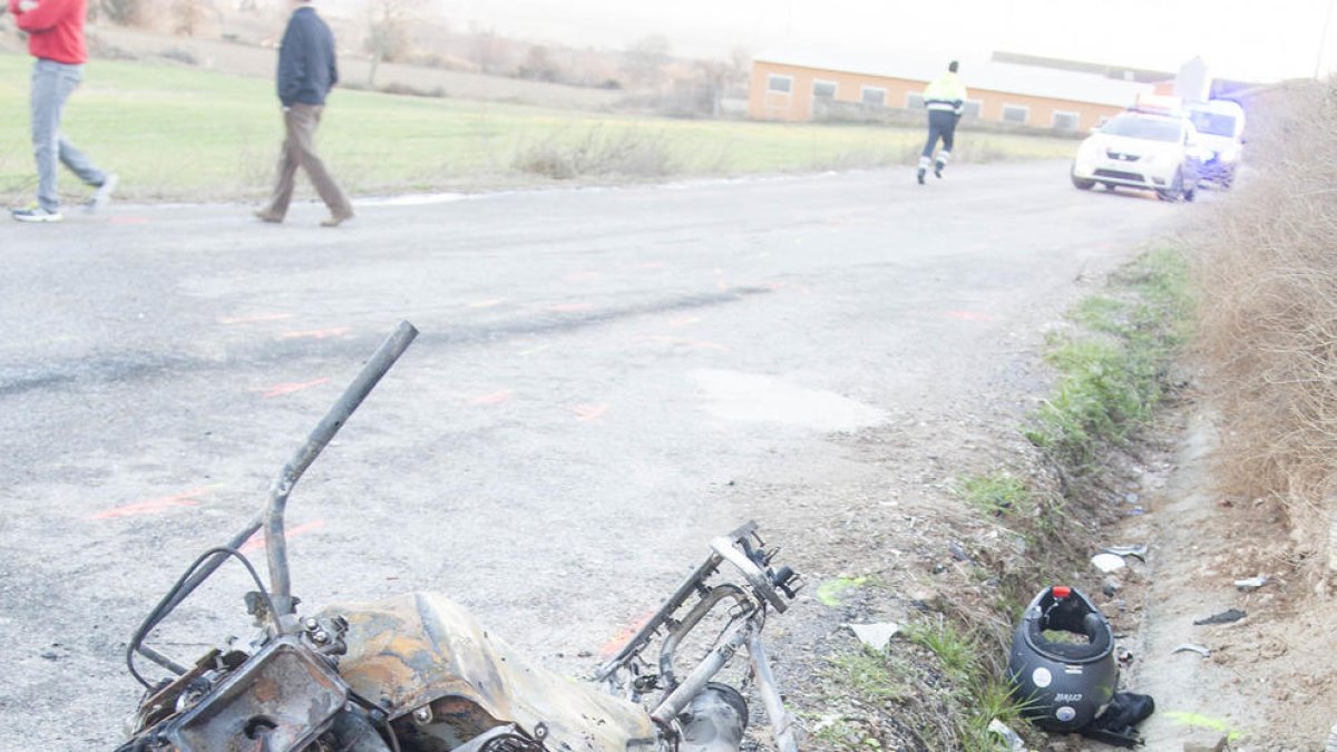 La motocicleta accidentada ayer entre Bellmunt y Bellcaire.