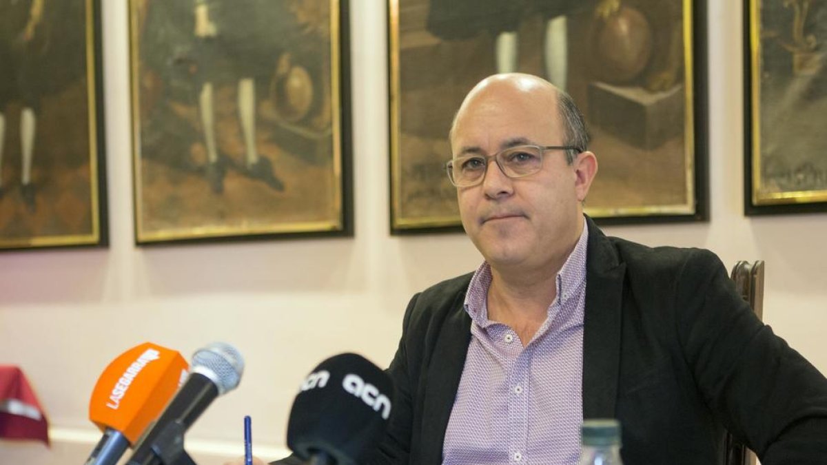 Royes, emocionado al anunciar su retirada de la política.