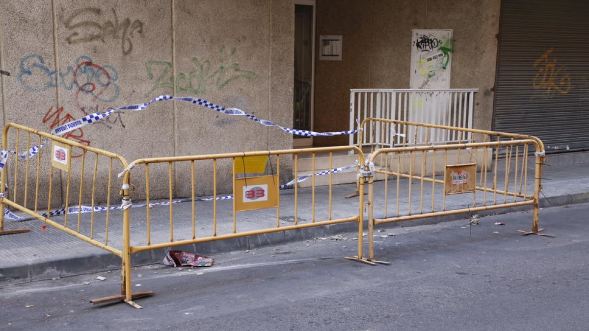 La Guàrdia Urbana va tancar la zona com a mesura de prevenció.