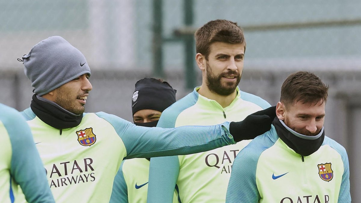 Luis Suárez, Neymar, Piqué i Messi durant l’entrenament d’ahir a la Ciutat Esportiva.