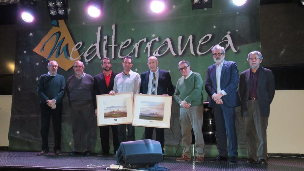 L’alcalde va entregar els premis als guanyadors.