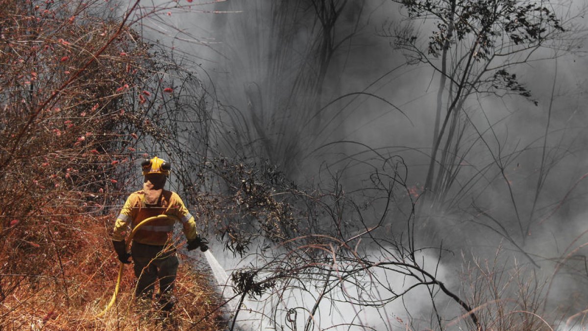 El incendio de Riotinto, causado por el hombre, enfila la estabilización
