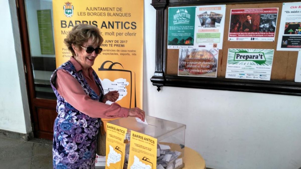 L’urna instal·lada als baixos de l’ajuntament de les Borges.