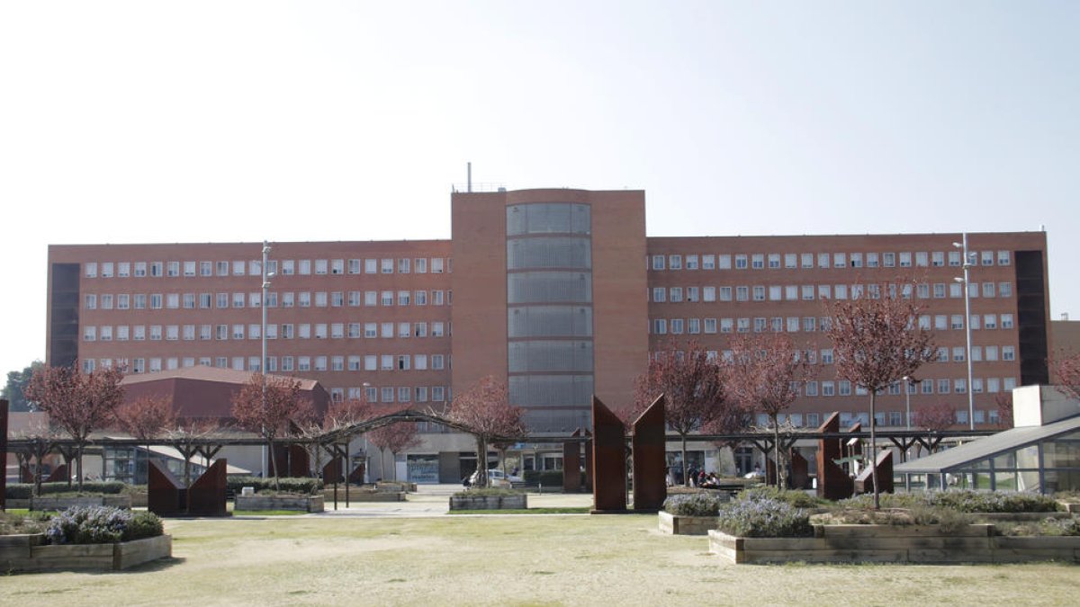 El Arnau, el hospital de referencia de Lleida, registró el año pasado 27 agresiones a su personal sanitario, frente a las 44 de 2015.
