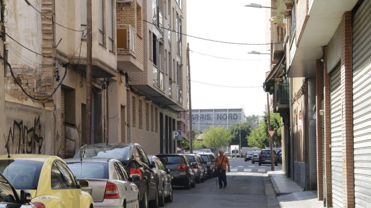 Vista de la calle Girona, con las aceras muy estrechas.